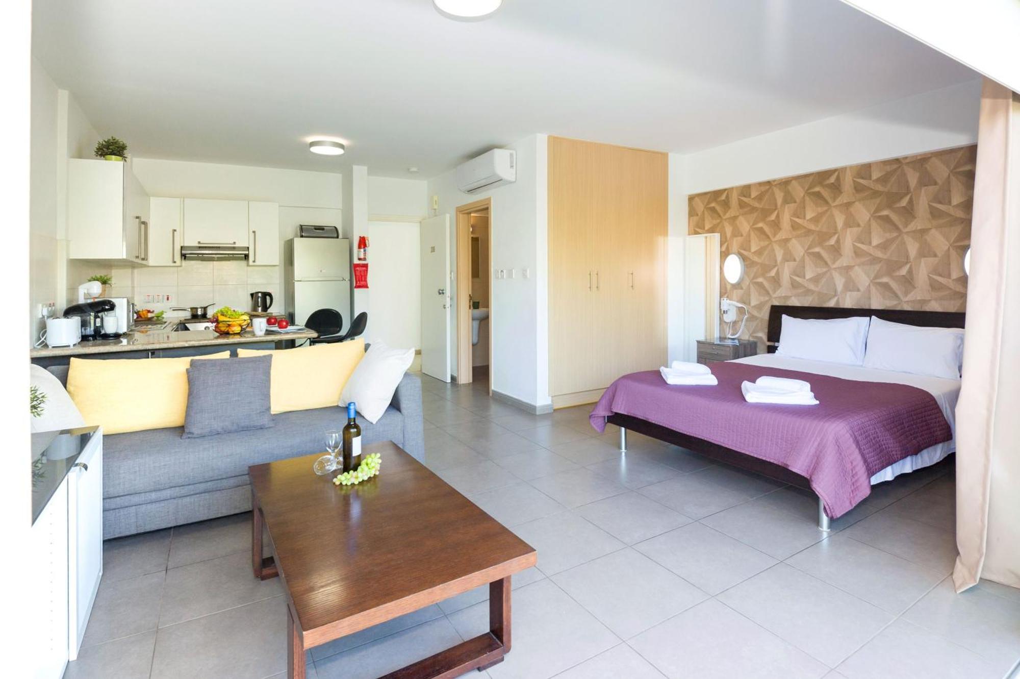 פאראלימני Lucile - Coralli Beachfront Apartment מראה חיצוני תמונה