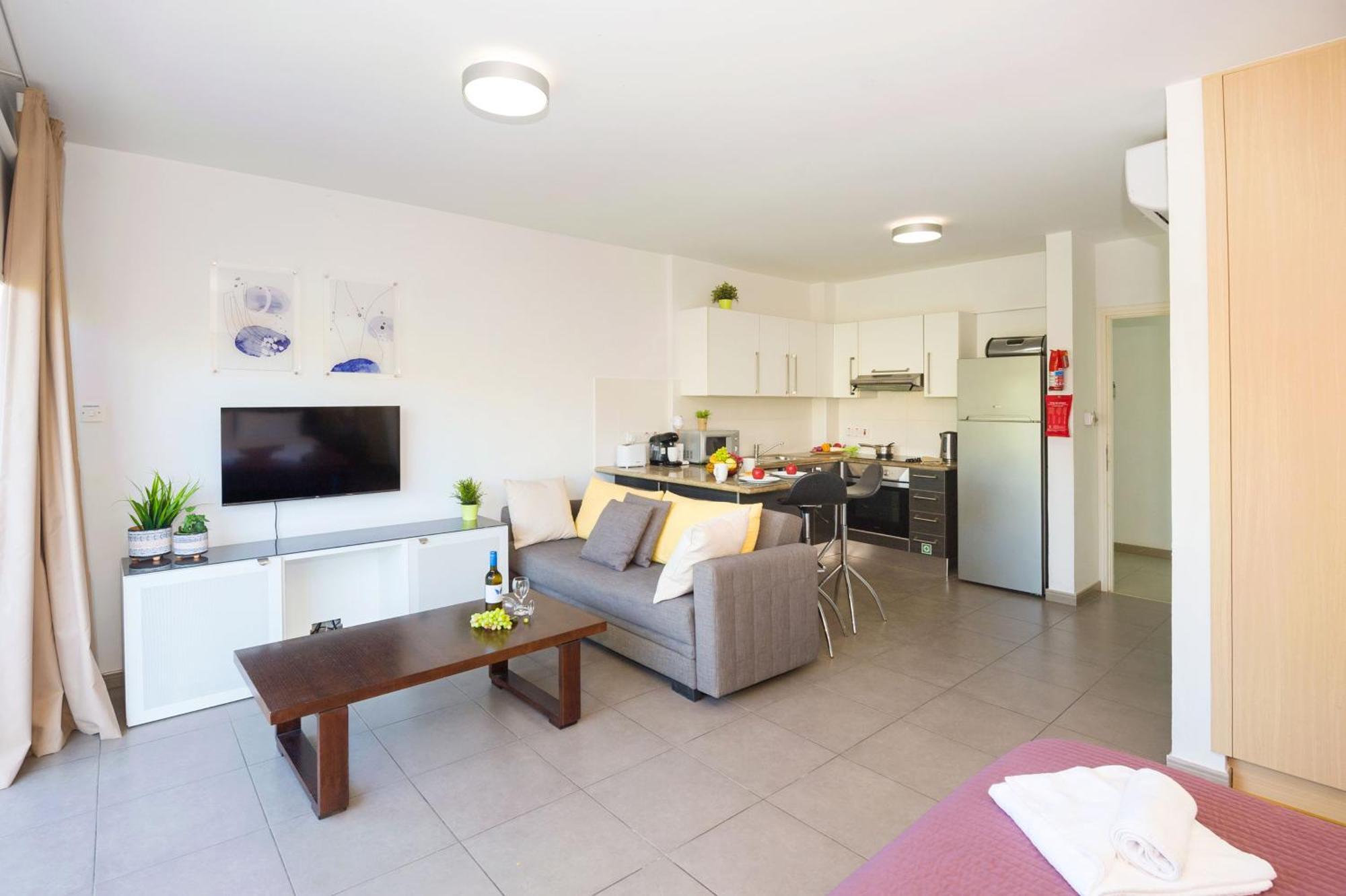 פאראלימני Lucile - Coralli Beachfront Apartment מראה חיצוני תמונה