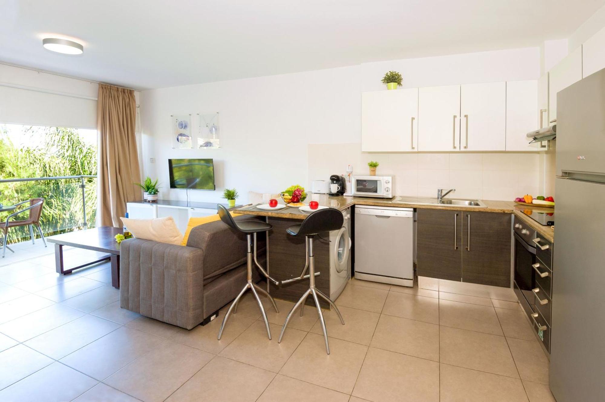 פאראלימני Lucile - Coralli Beachfront Apartment מראה חיצוני תמונה