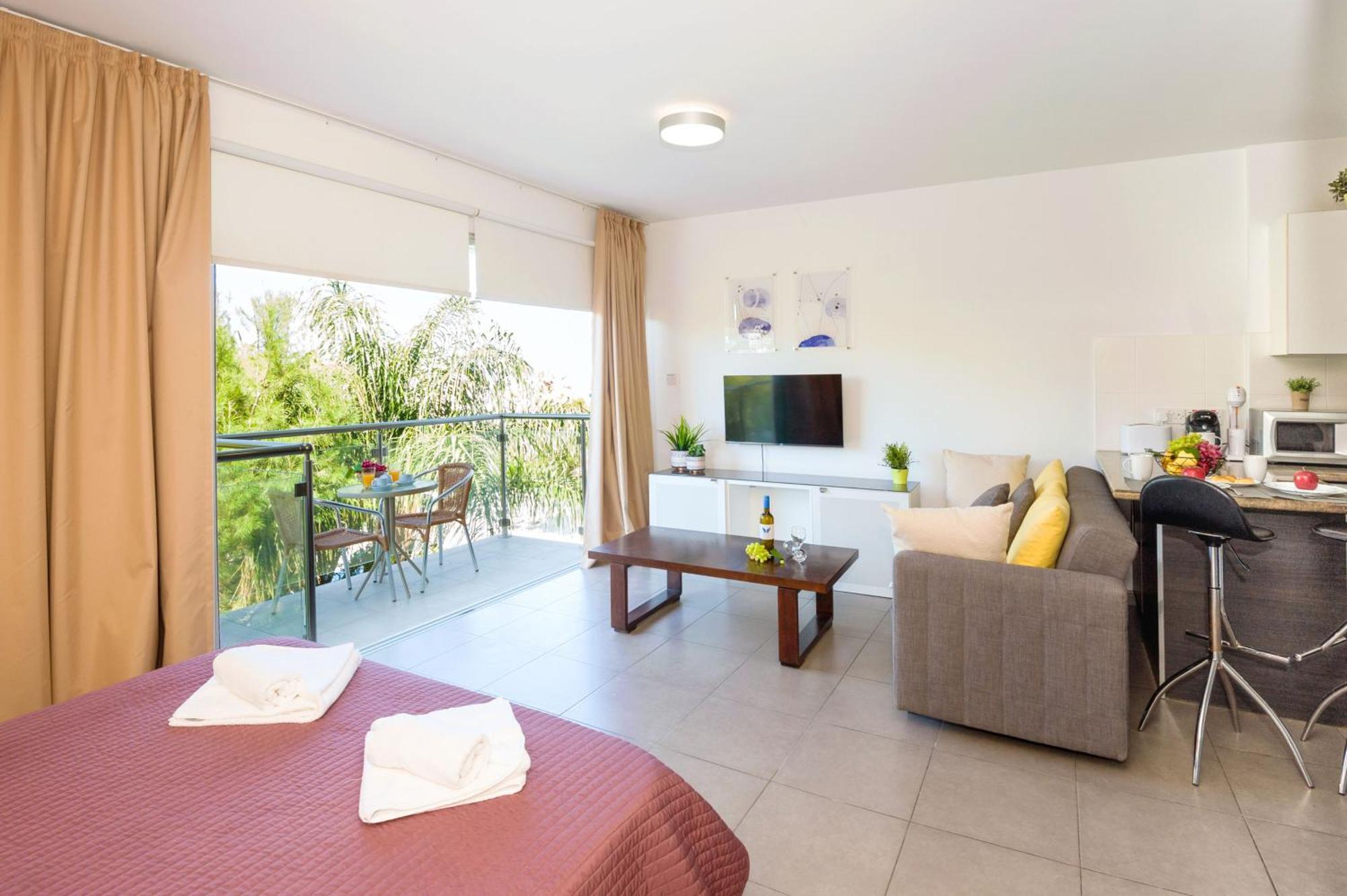 פאראלימני Lucile - Coralli Beachfront Apartment מראה חיצוני תמונה