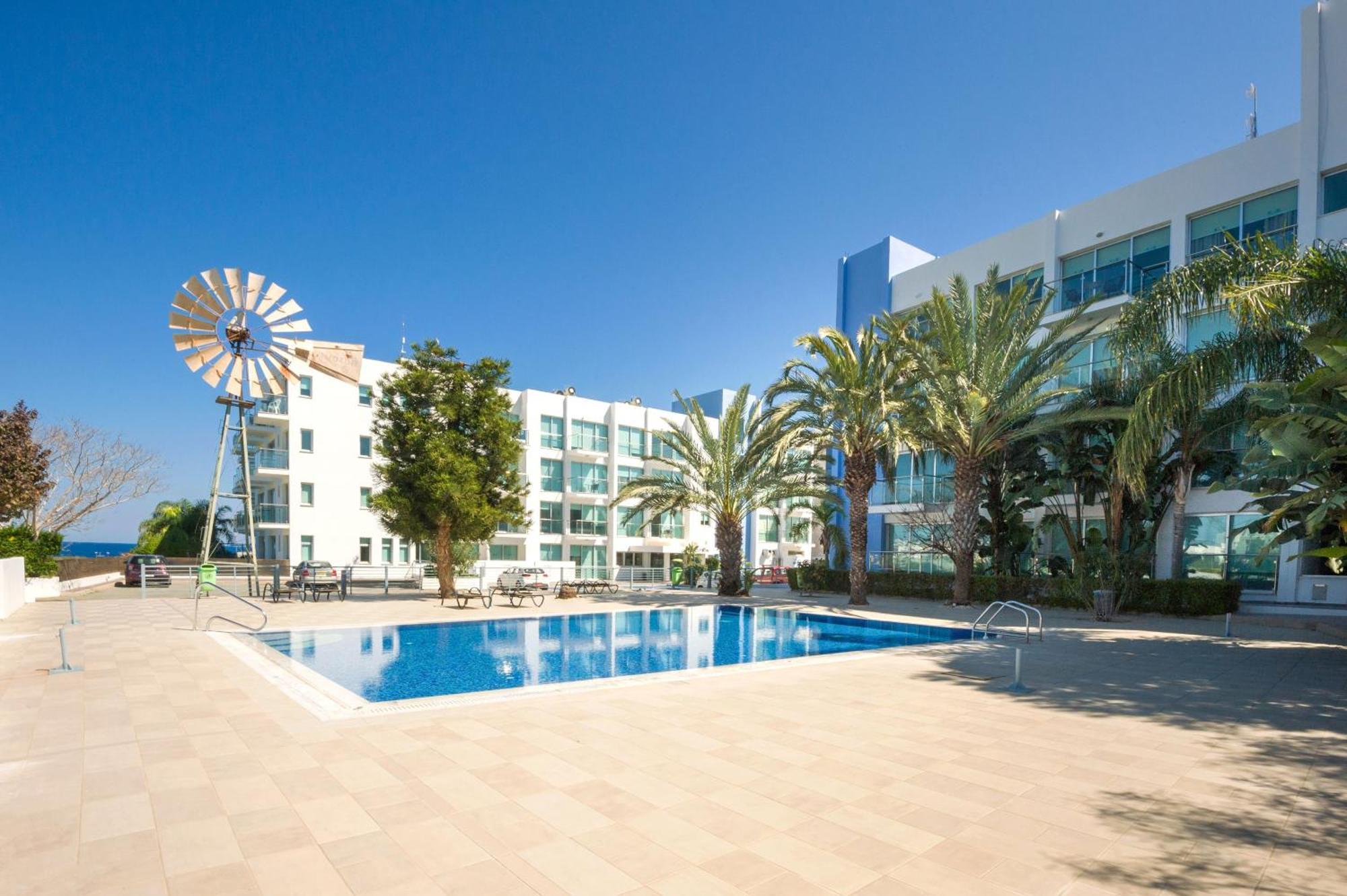 פאראלימני Lucile - Coralli Beachfront Apartment מראה חיצוני תמונה