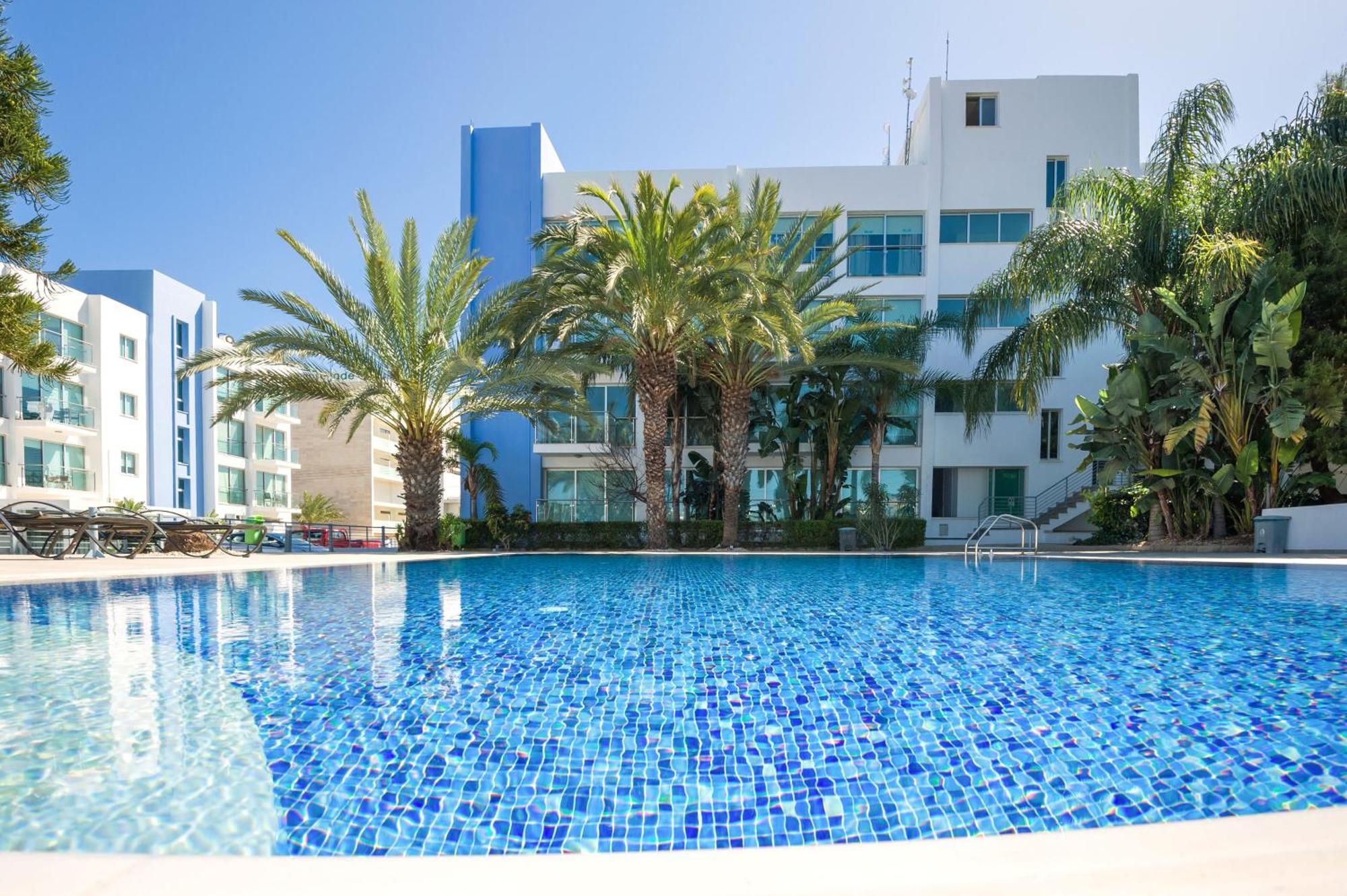 פאראלימני Lucile - Coralli Beachfront Apartment מראה חיצוני תמונה