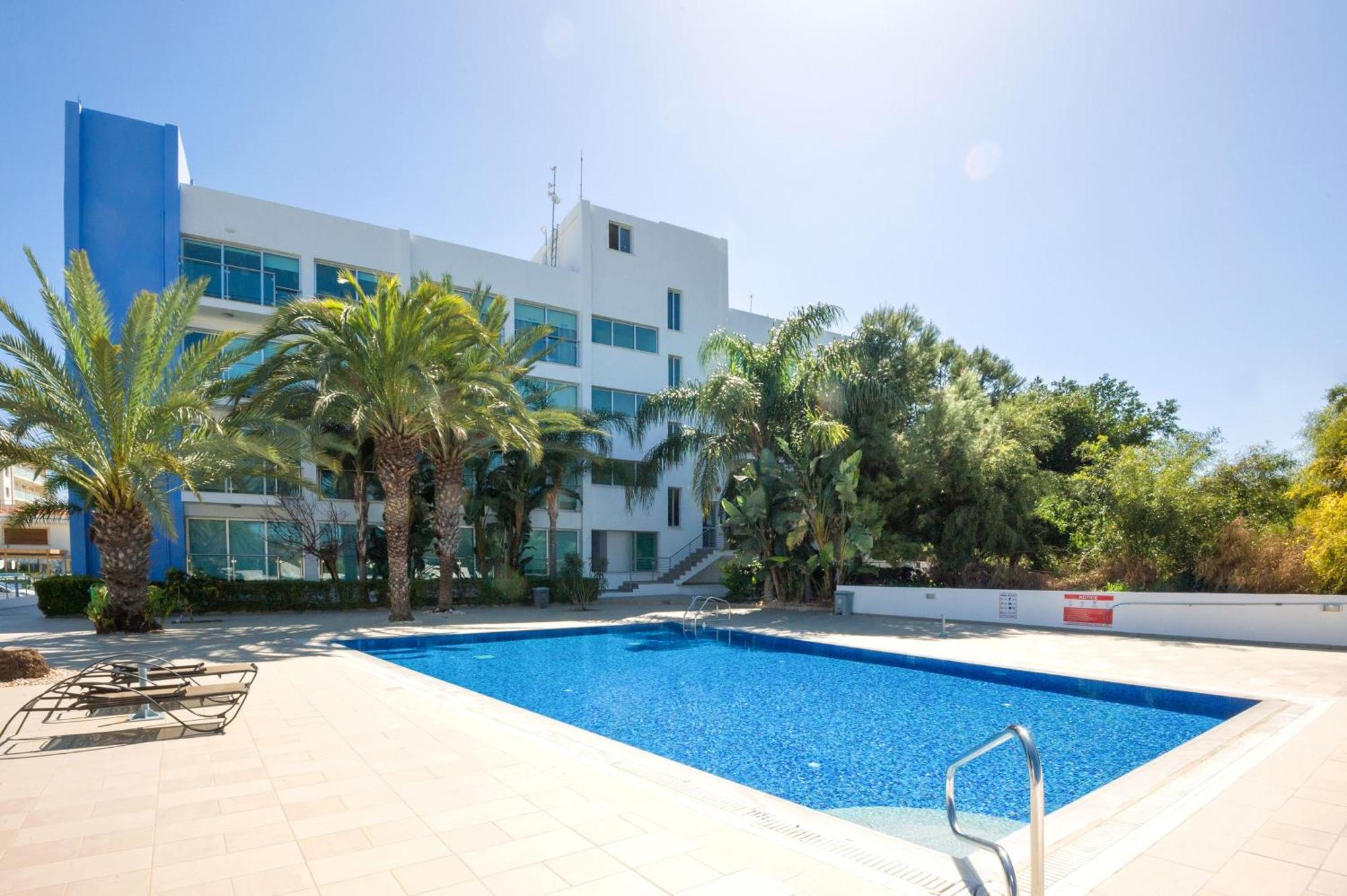 פאראלימני Lucile - Coralli Beachfront Apartment מראה חיצוני תמונה