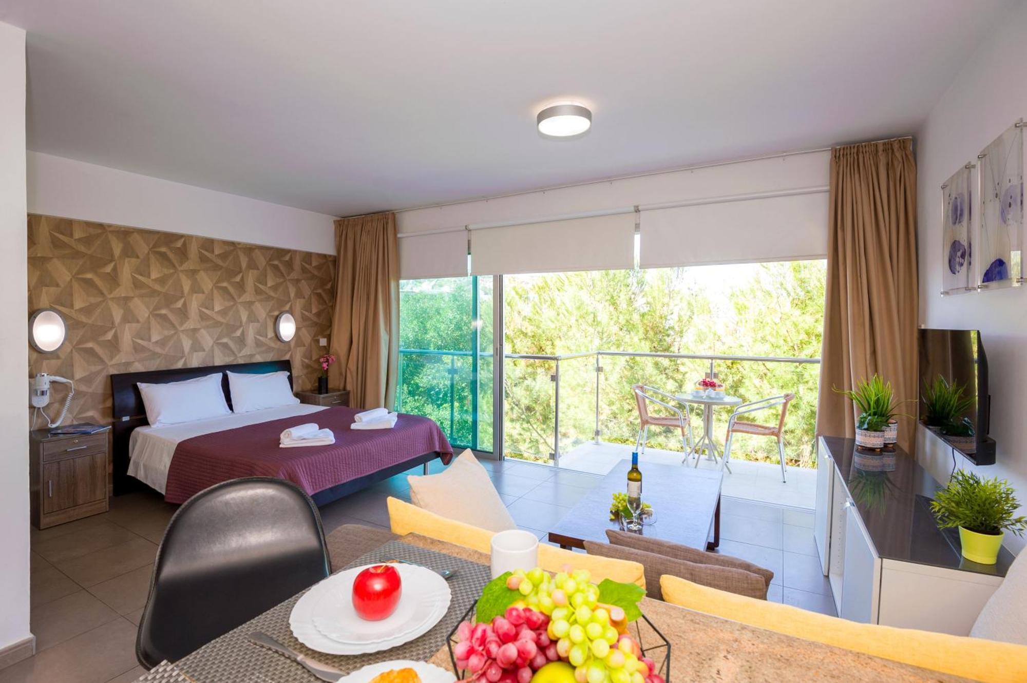 פאראלימני Lucile - Coralli Beachfront Apartment מראה חיצוני תמונה