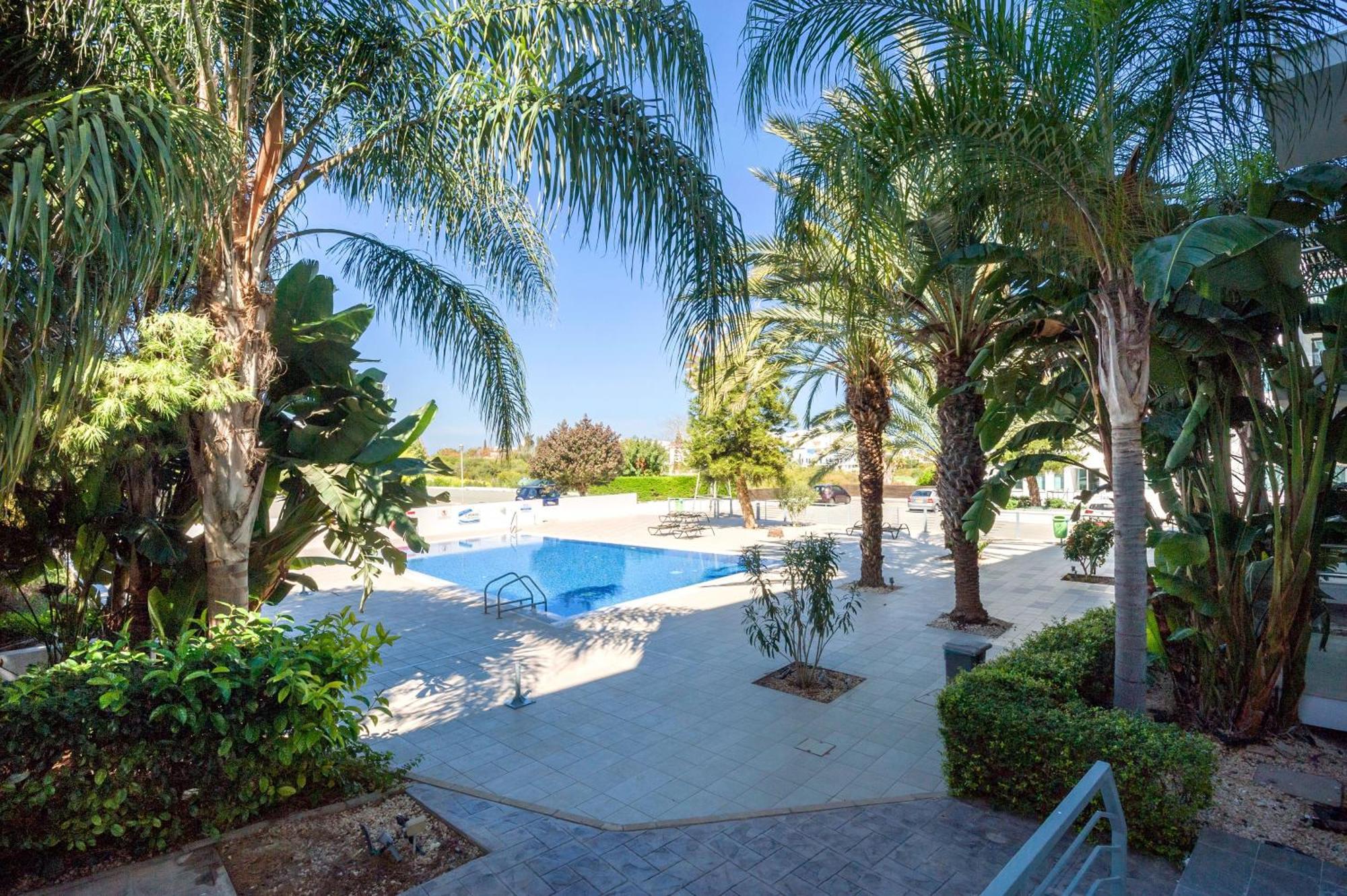 פאראלימני Lucile - Coralli Beachfront Apartment מראה חיצוני תמונה