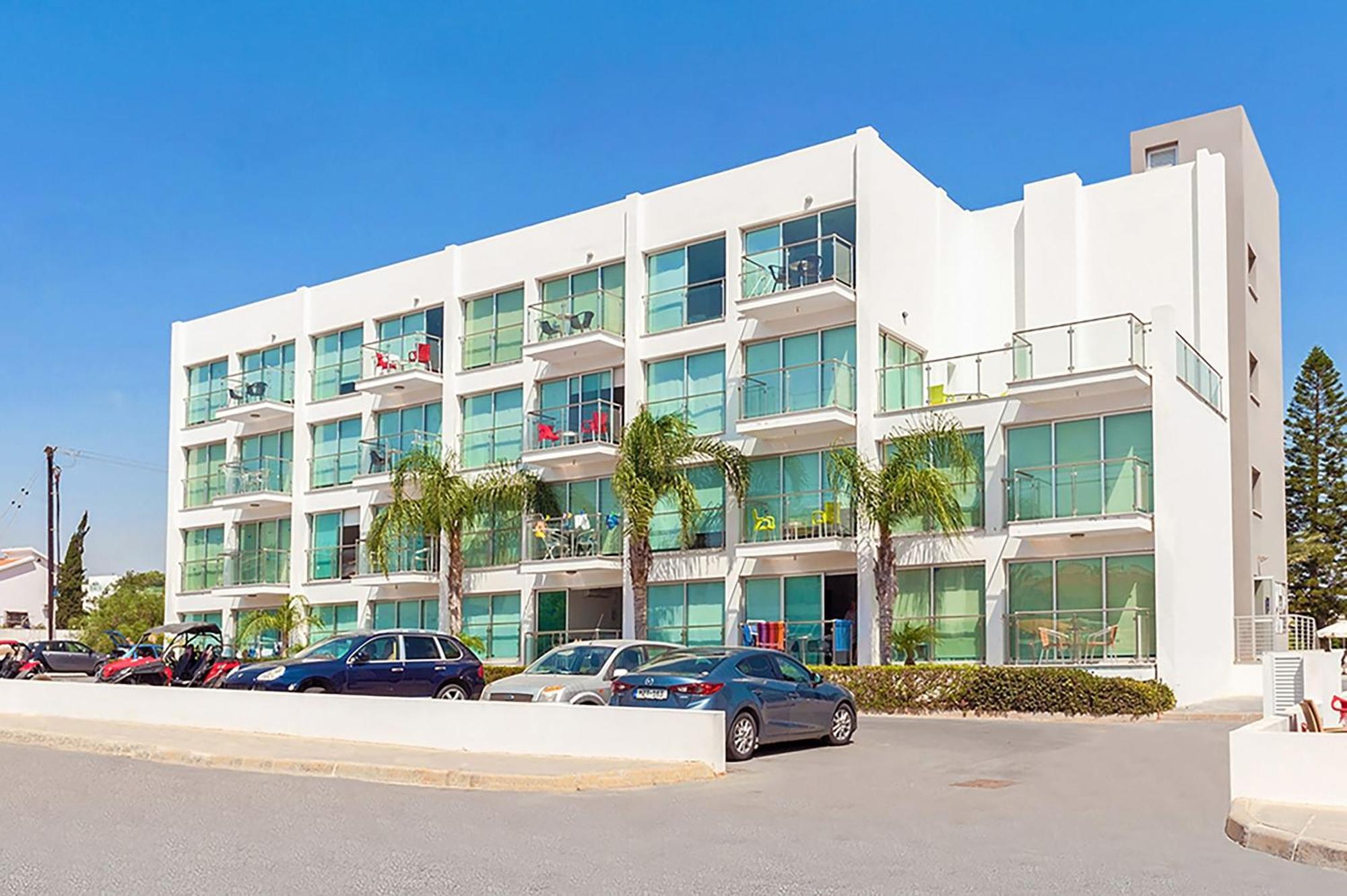 פאראלימני Lucile - Coralli Beachfront Apartment מראה חיצוני תמונה